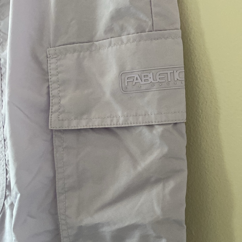 New Fabletics Parachute Pants Lightweight Cargo Jogger Lilac Lily Shine Size 1X - Picture 9 of 13